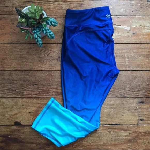 Forever 21 Pants - Ombre Capri Activewear Leggings